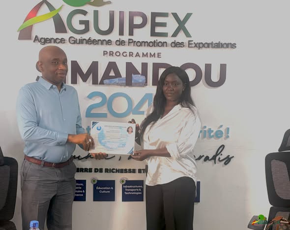 Remise de satisfécits de formation - Image 1